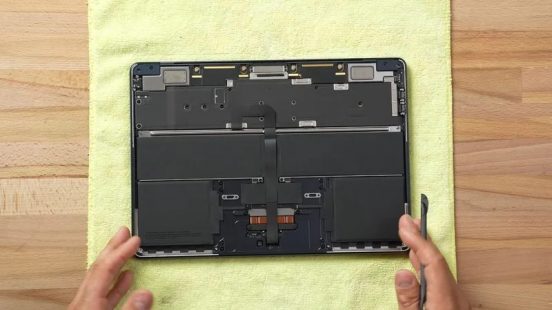 M2 MacBook Airは512GB以上を選ぶべき？ 分解動画が公開される