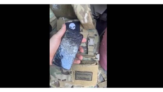 iPhone 11 Proがウクライナ兵士を銃弾から救う！ 直撃を受けても貫通せず