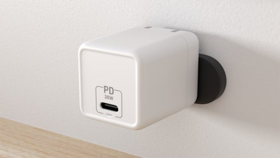 コンパクトもついにここまできた！ “市場最小クラス”の高出力AC充電器