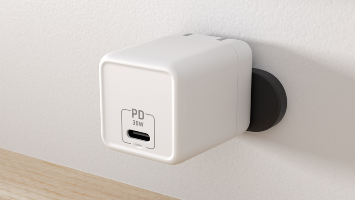 コンパクトもついにここまできた！ “市場最小クラス”の高出力AC充電器
