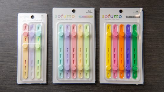 夏にピッタリのカラーで、“夏休みのお供”にオススメ！ MOTTERUの人気アイテム「シリコン製ケーブルバンド」が使いやすくなってリニューアル