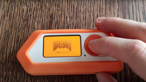 たまごっち似のハッキングツールで『Doom』を動かした猛者現る