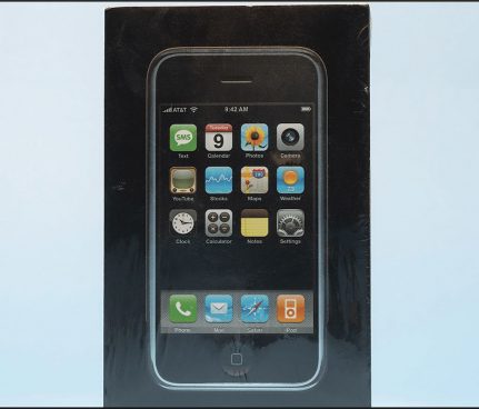 歴史を変えた「初代iPhone」の未開封品が約480万円で落札！