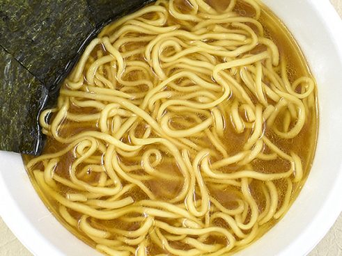 “面倒”と言い切る潔さ！ 「日清 最高に面倒で、最高にうまいラーメン。家系豚骨醤油」で楽しむ超濃厚スープ
