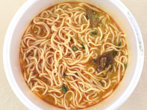 九州の名店とスーパーカップがコラボ！ セブンで見つけた「ラーメン暖暮 辛ダレ豚骨 こってり味」は“ちょい辛”感が絶妙