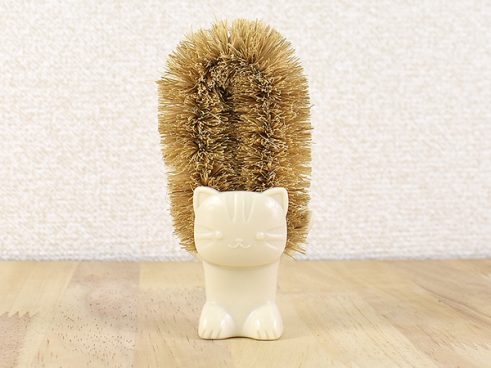 可愛いだけじゃないニャ！ しっかり立つから衛生的な「ブラシ」はいかが？