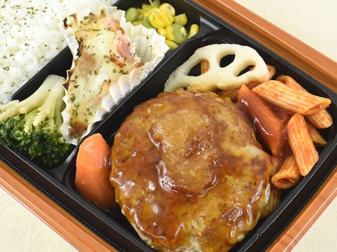商品名を信じて食べてみて！ ファミリーマートの「肉汁じゅわっと！ 鉄板焼ハンバーグ弁当」はあふれ出る旨味に大満足