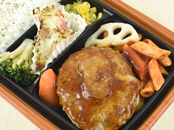商品名を信じて食べてみて！ ファミリーマートの「肉汁じゅわっと！ 鉄板焼ハンバーグ弁当」はあふれ出る旨味に大満足