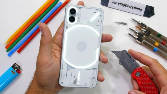 Nothing Phone(1)の耐久度はどれくらい？ タフな耐久テスト動画が登場