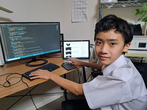 夏休みの自由研究で「感染確率アプリ」を開発！ 天才プログラミング小学生現る