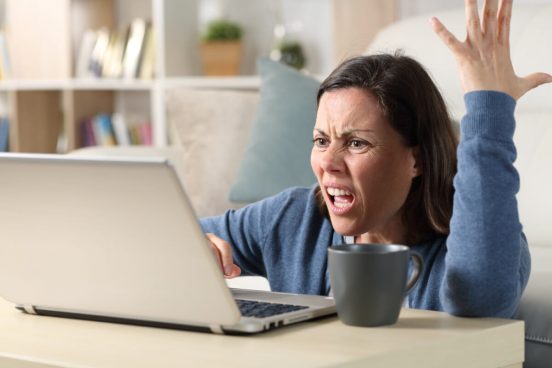 「古いノートPCで懐かしのヒット曲を再生するとクラッシュ」が本当だったと判明！
