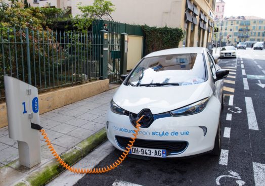 フランス政府、電気自動車を月額1万4000円でリースできる制度を準備中！