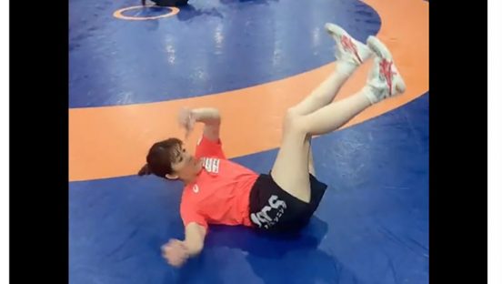 吉田沙保里の“ダンス腹筋”動画が「笑えるけど実はスゴイ！」と反響