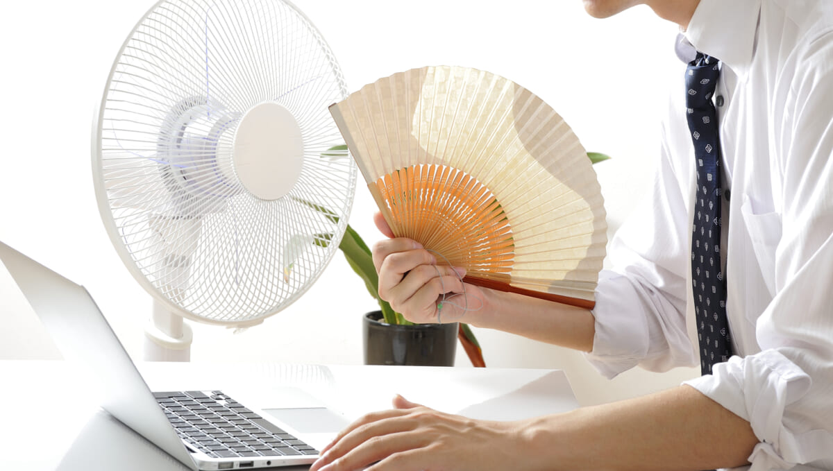 エアコン28℃設定と併用で乗り切る！ 暑さ対策のと節電におすすめのパーソナル冷却家電＆グッズ