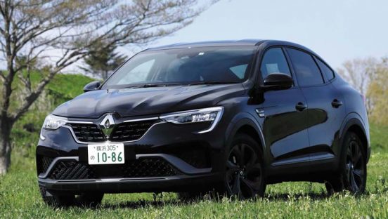 特徴的な走りのハイブリッド車に試乗！ ルノー「アルカナ E-TECH」とホンダ「シビック e:HEV」独自の魅力に迫る