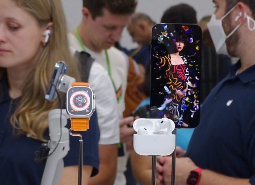隠れた本命はお手頃な「大画面iPhoneシアター」になるiPhone 14 Plusか、アップル新製品を実機で振り返る