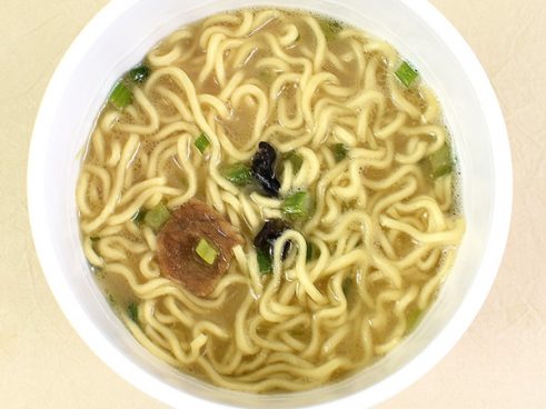 極細麺の固さにハマる！ マルちゃん 田中商店 濃厚豚骨らーめん」はスープと麺の相性が最高!!
