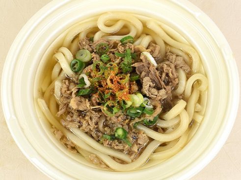 セブンの関西グルメにハズレなし！ だしと肉汁が旨味を際立たせる「千とせ本店監修 浪花の肉うどん」の魅力