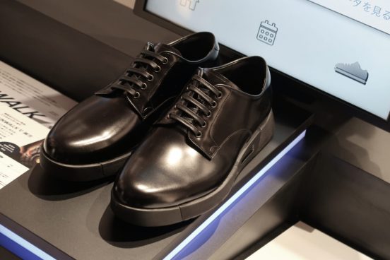 アシックスのビジネス用スマートシューズが登場！ 日々の気分、パフォーマンスを上げる「RUNWALK ORPHE」