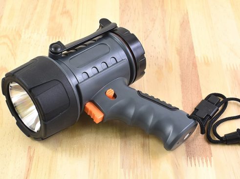 【モノタロウ】7W高輝度LED使用で最大680ルーメン！ 雨の中でも使えるガンタイプライトはアウトドアや災害時にも役立つ