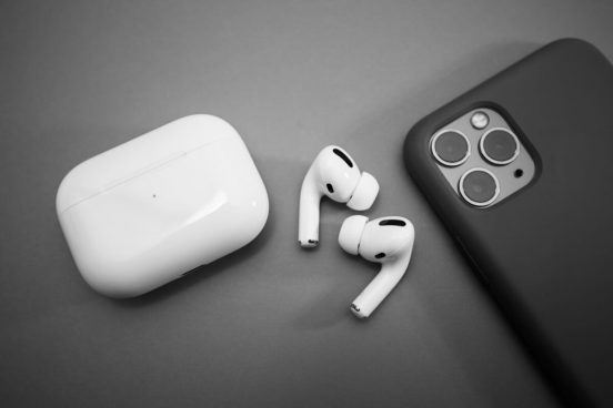 将来のiPhone、AirPodsの無線充電が可能になるかも？
