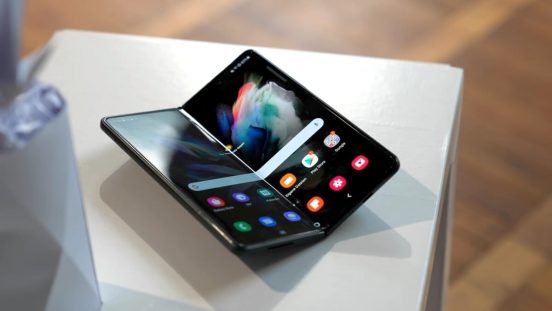 サムスンの以前の折りたたみスマホ、Android 12Lにアプデできます