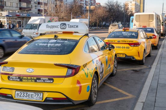 ロシアのタクシー配車アプリ、ハッキングされて大渋滞！ ウクライナ侵攻に反対するハッカーのしわざか