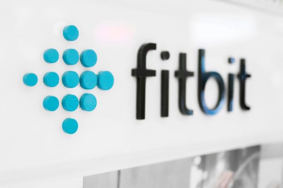 Fitbitユーザー、Google アカウントへの移行が2025年までに必須に