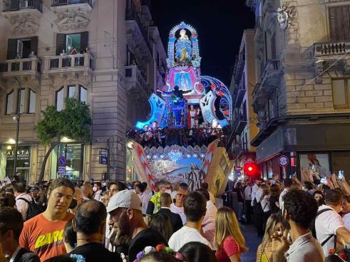 イタリア版「祇園祭」が再開！ 約400年続く「聖ロザリーアのフェスティーノ」は奇跡的だった