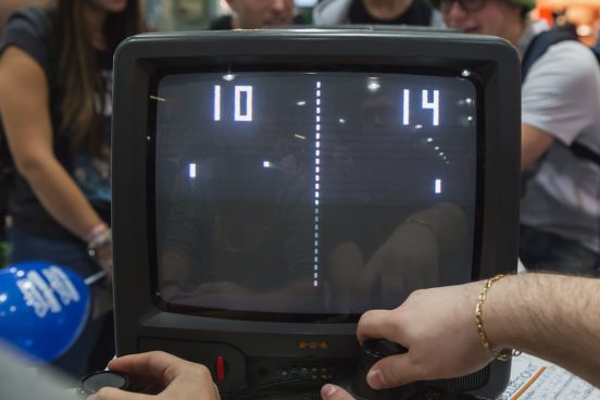 たった5分で学習！「ラボで培養した脳細胞」が卓球ゲームを覚えた