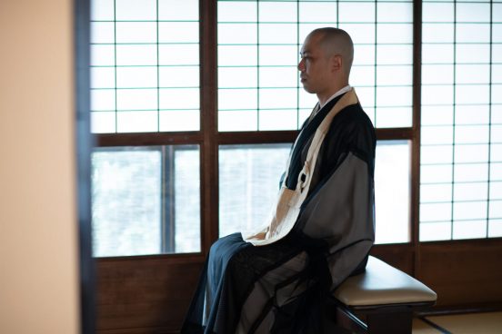 お経を音楽に!?  臨済宗僧侶・薬師寺寛邦が歌う「般若心経」とその根底にあるものとは
