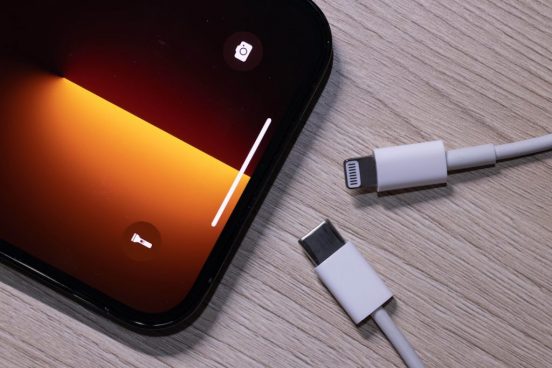 アップル役員「EUの決定を尊重」。iPhoneのUSB-C移行を容認する構え
