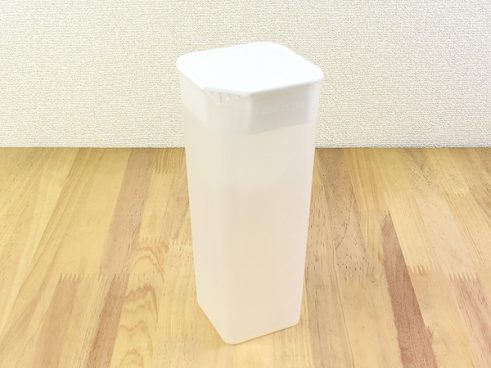 毎日の家事のお助けアイテム！ 保存しながら飲み物作りができる茶こし付の「冷水筒」