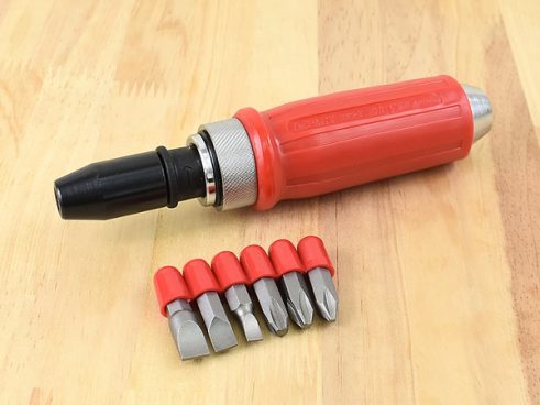 【モノタロウ】頑固なねじも必ず緩める！ 機械整備の強い味方「インパクトドライバー」