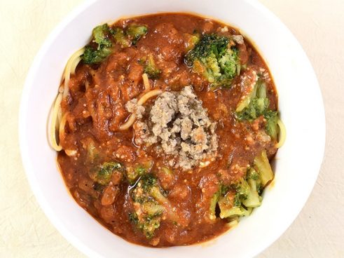 西麻布の人気店「アルポルト」監修！ セブンの「粗挽きポークのパスタ」が生み出すハーブとスパイスの香り