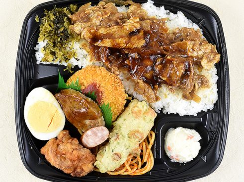 焼肉のたれがあまーい！ ファミマの「肉盛り！ 豚焼肉弁当」は肉好きなら絶対に外せない魅惑の一品