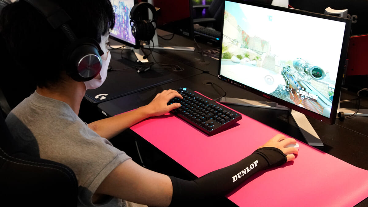ダンロップがeスポーツに参入！ 第一弾はエイムを向上させる「アームサポーター」