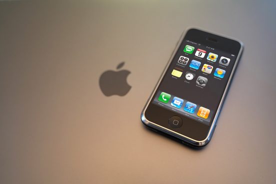 未開封の初代iPhone、約600万円で落札！ 決め手は工場出荷時のシール