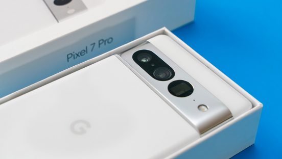 Google「Pixel 8 Pro」のプロモ動画がリーク。オーディオ版消しゴムマジックが追加、本体色にブルーあり？