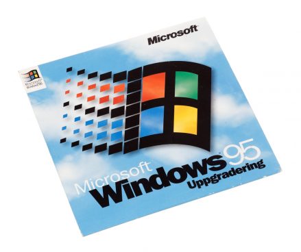 M1 Macでも「Windows 95」が簡単に動くアプリ、最新版が公開！ ソリティアやマインスイーパーが遊べます