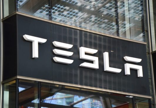 イーロン・マスクCEO、テスラの株式総額はアップルを超えられる！ と豪語