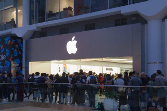 2023年の「iPhone 15」は9月15日発売？ 英アップルストアが準備を始めたかも