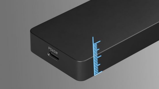 たった12mmの薄さ!? ポケットにもスルリと入る超薄AC充電器