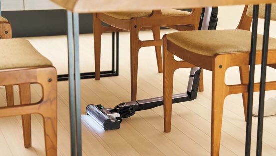 iQセンサー搭載のシャークのコードレススティック掃除機。3つの“ない”がより掃除をラクにする