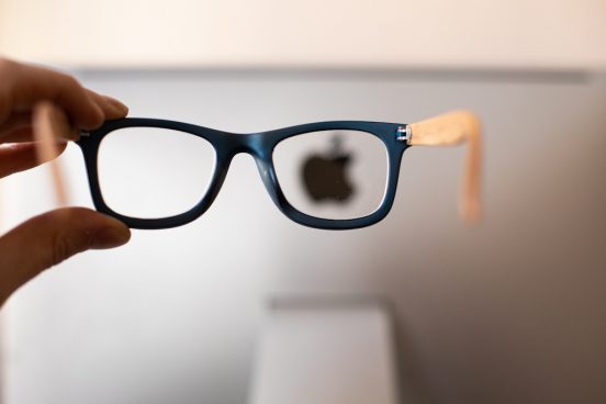 アップルの「AR／VRヘッドセット」、2023年3月に量産開始!? 業務向けの可能性も