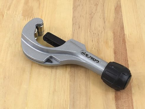 【モノタロウ】パイプをカットして自作でラック作り！ コスパ最高のDIY入門にもオススメ「チューブカッター」