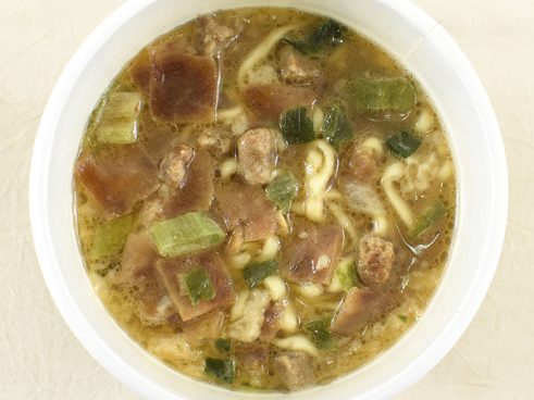 あの「六厘舎」監修！ 「肉特盛 背脂豚骨中華そば」は肉・肉・肉の連打が心地いい