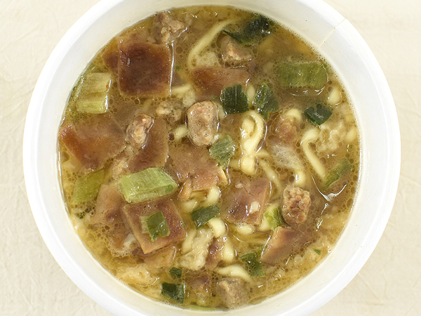 あの「六厘舎」監修！ 「肉特盛 背脂豚骨中華そば」は肉・肉・肉の連打が心地いい