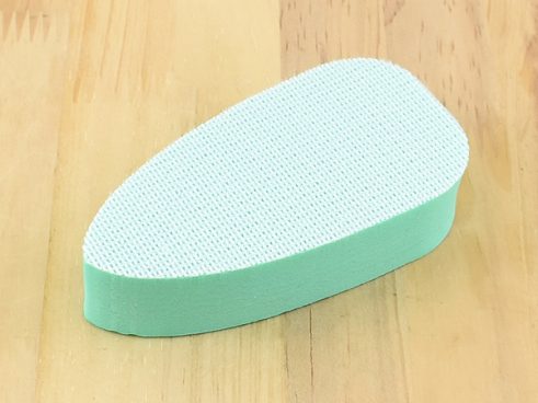 マスクを手洗いしている方にオススメ！ 専用ブラシなら手軽に汚れが落とせる