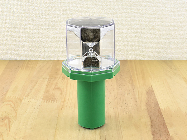 【モノタロウ】暗くなると自動で点灯、しかもソーラー式で電池いらず！ 家周りの安心に「LED警告灯」はいかが？